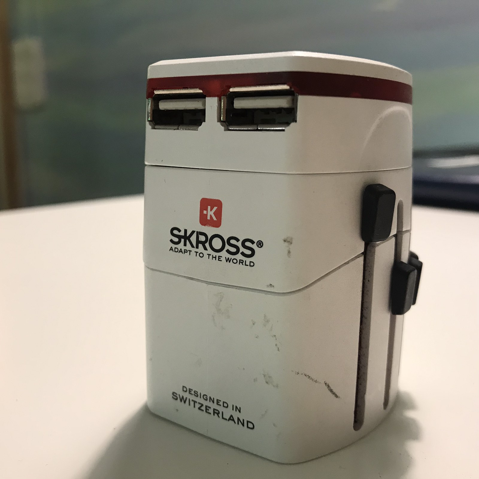 картинка Универсальный адаптер Skross World Adapter EVO от магазина Одежда+